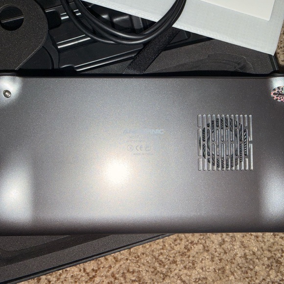 Gray Handheld Gaming Console - Picture 4 of 8